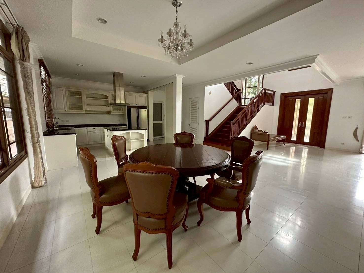 Narasiri Phatthanakan-Srinakarin - Image 3