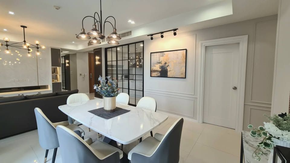 The Emporio Place - Image 4