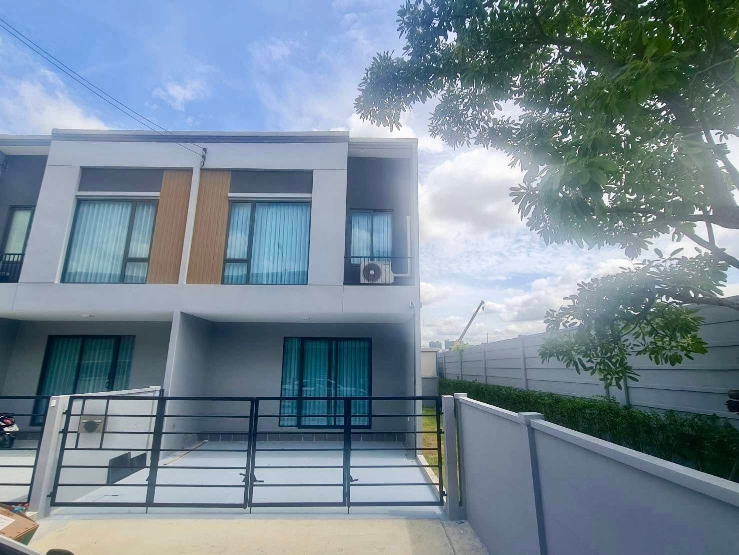 Pleno Sukhumvit-Bangna 2 - Image 1