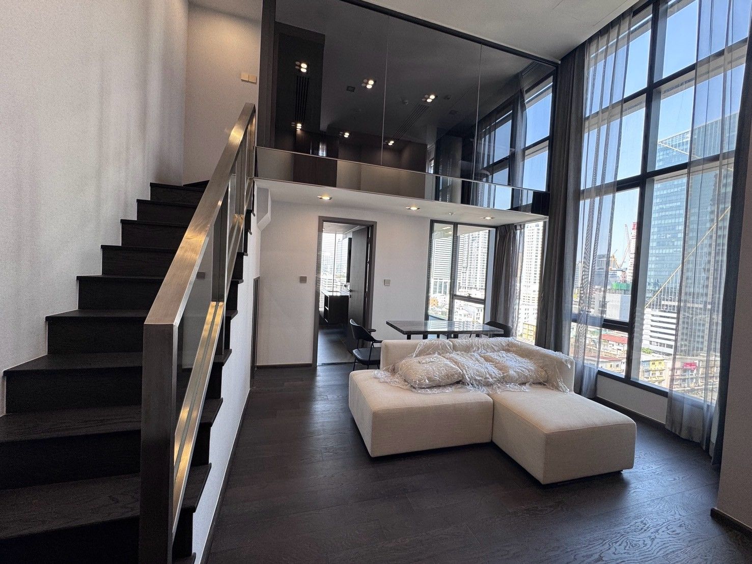 คอนเนอร์ ราชเทวี - Image 1