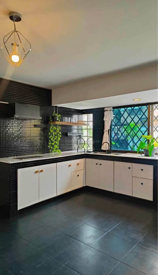 3 Bedroom House For Rent in Pathum Wan, Pathum Wan, Bangkok - Image 4