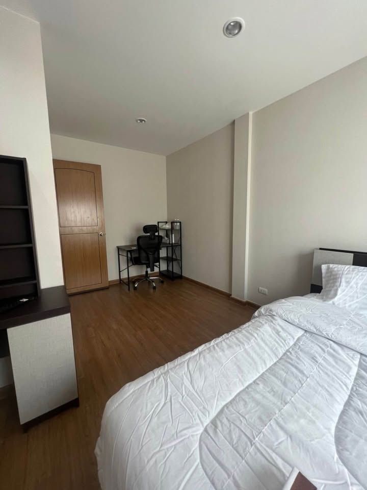 4 卧室 联排别墅 出租 在  - Image 34