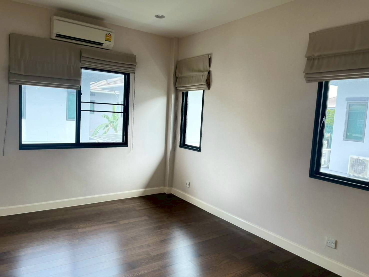 4 卧室 独立房屋 出售 在  - Image 10