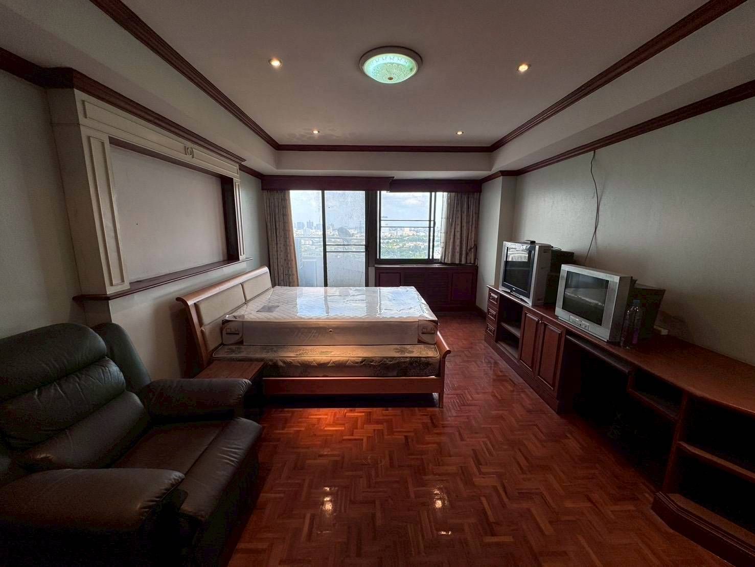 รอยัล ไนน์ เรสซิเดนท์ - Image 1