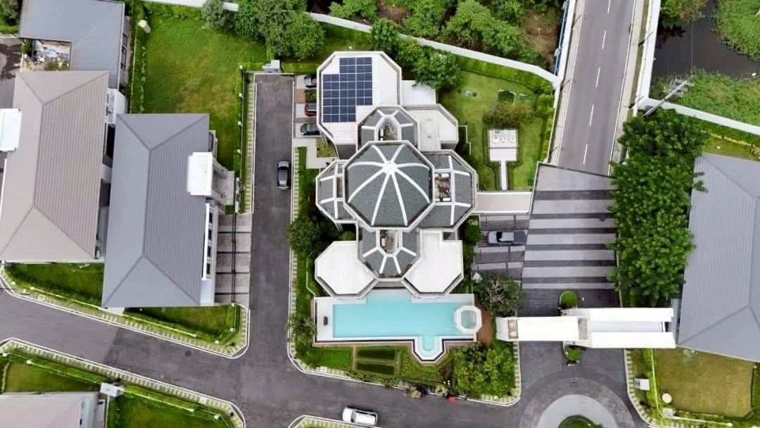 5 卧室 独立房屋 出售 在  - Image 8