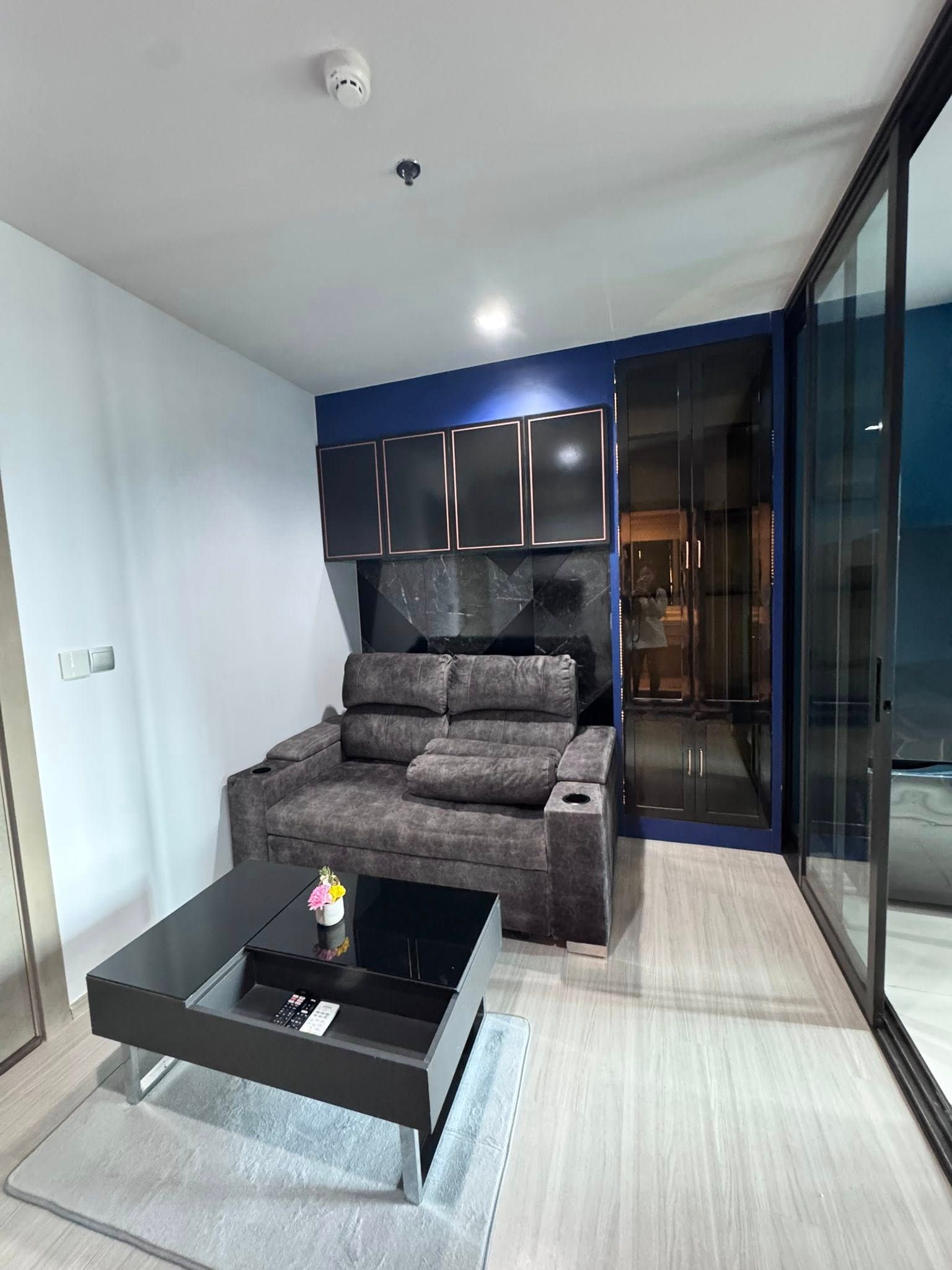 ไลฟ์ อโศก พระราม 9 - Image 1