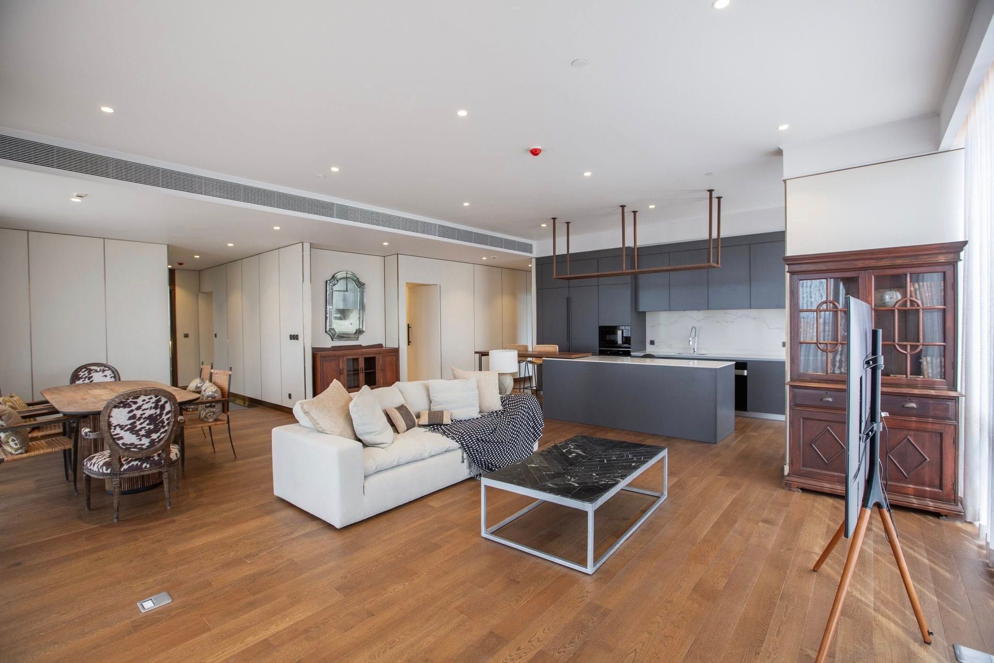 MUNIQ Langsuan - Image 1