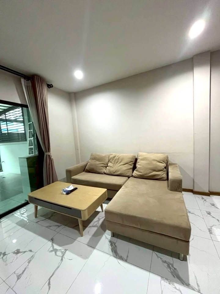 4 卧室 联排别墅 出租 在  - Image 3