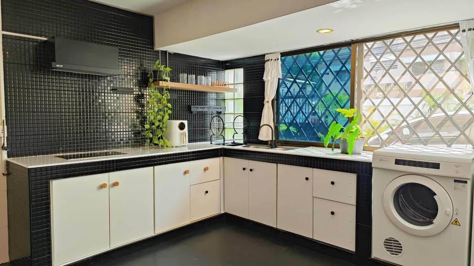 3 Bedroom House For Rent in Pathum Wan, Pathum Wan, Bangkok - Image 9