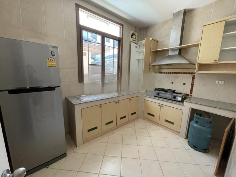 Narasiri Phatthanakan-Srinakarin - Image 5