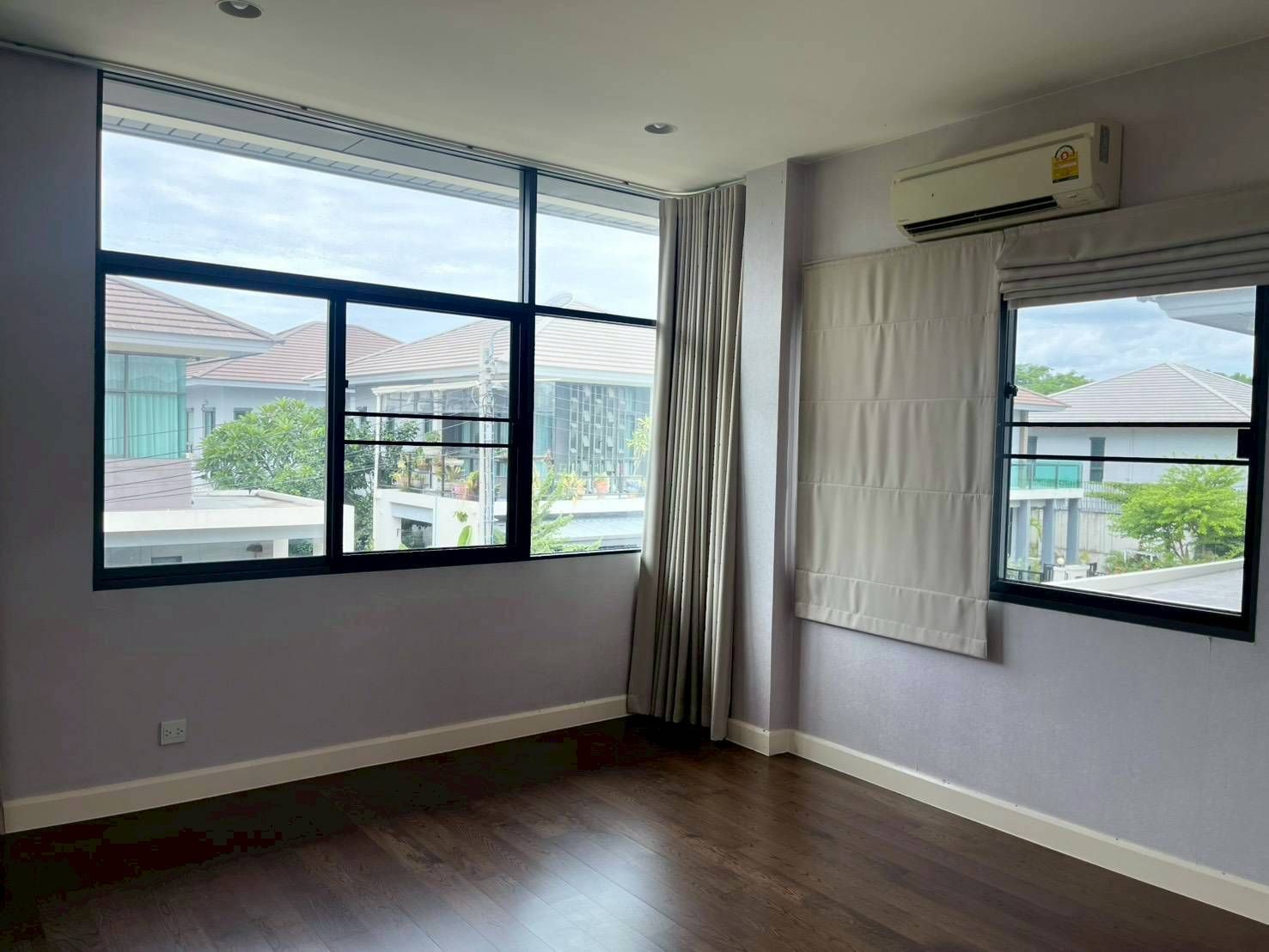 4 卧室 独立房屋 出售 在  - Image 9