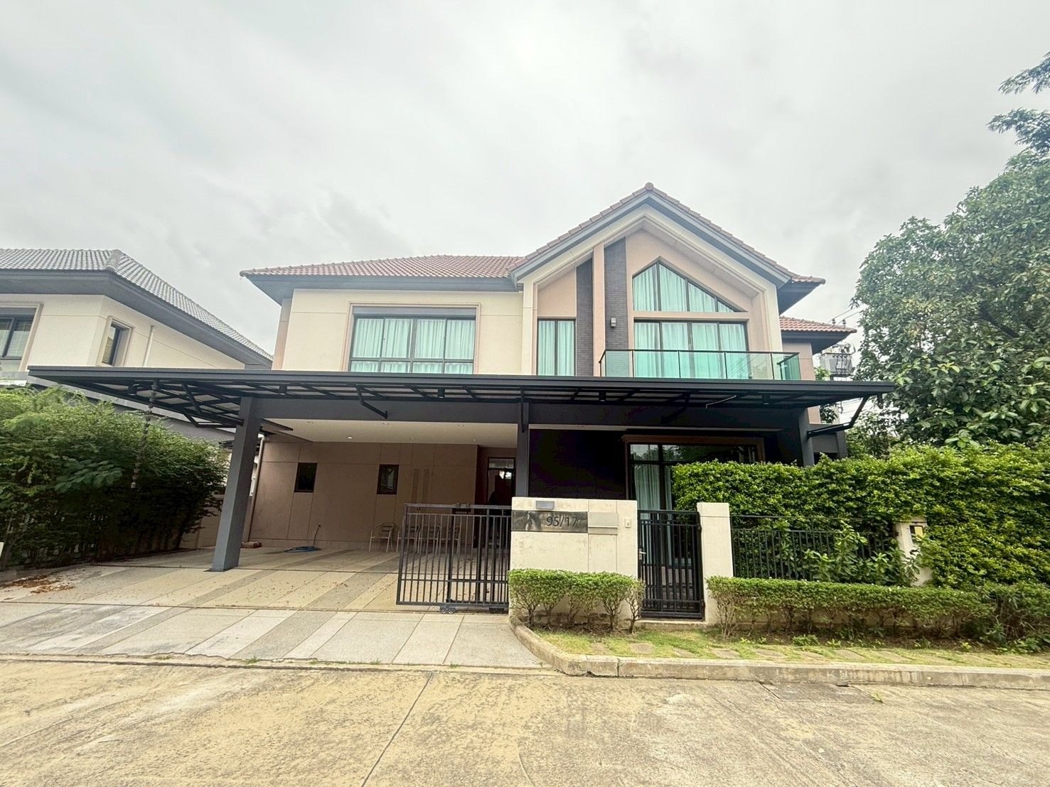 uploads/3efcf3ff-14c0-49cd-a97d-c18a86e0c28f/70f4e3c6-1c2e-4a74-9efc-8bf6ba841e37