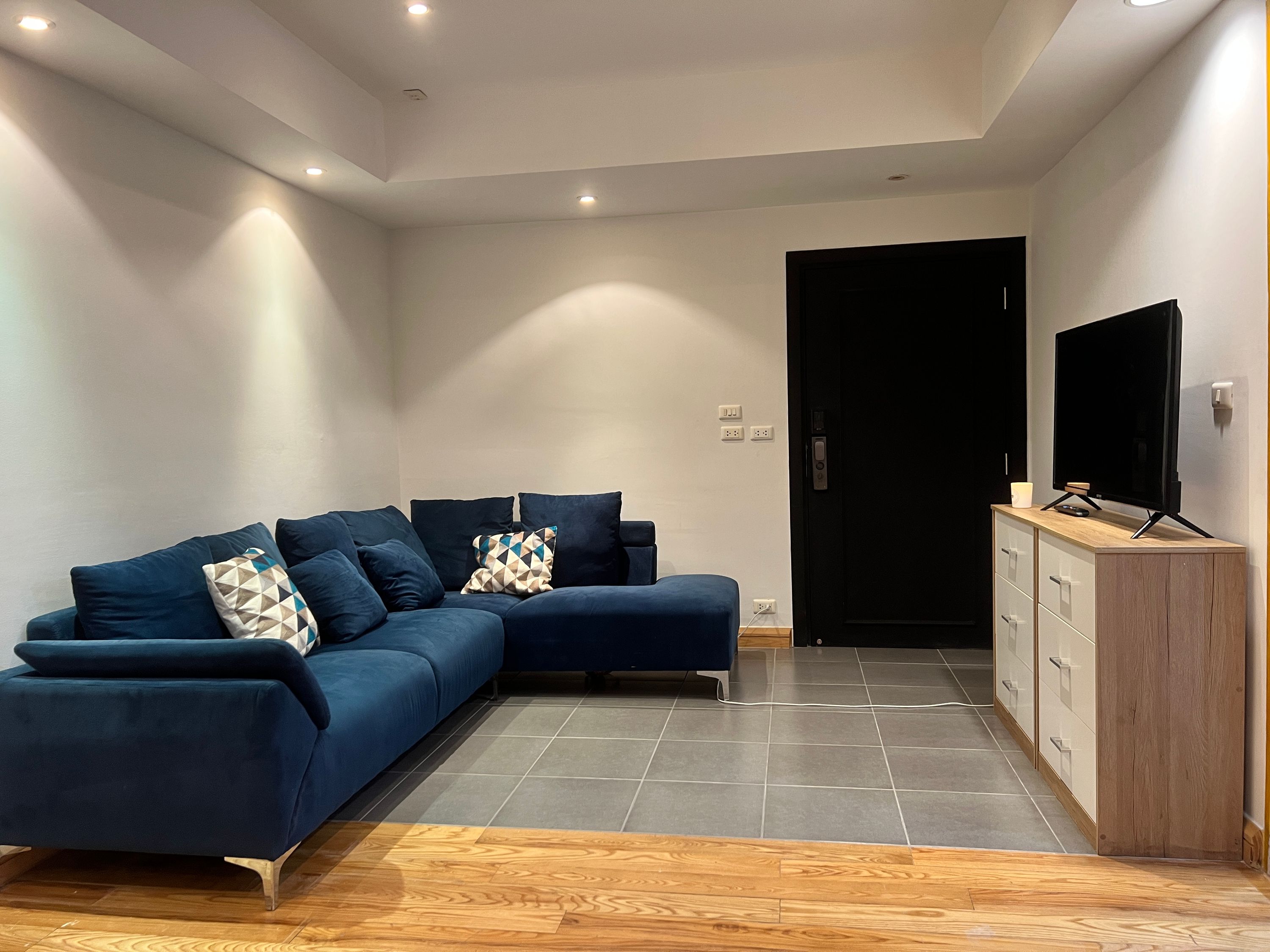 สเตท ทาวเวอร์ - Image 1