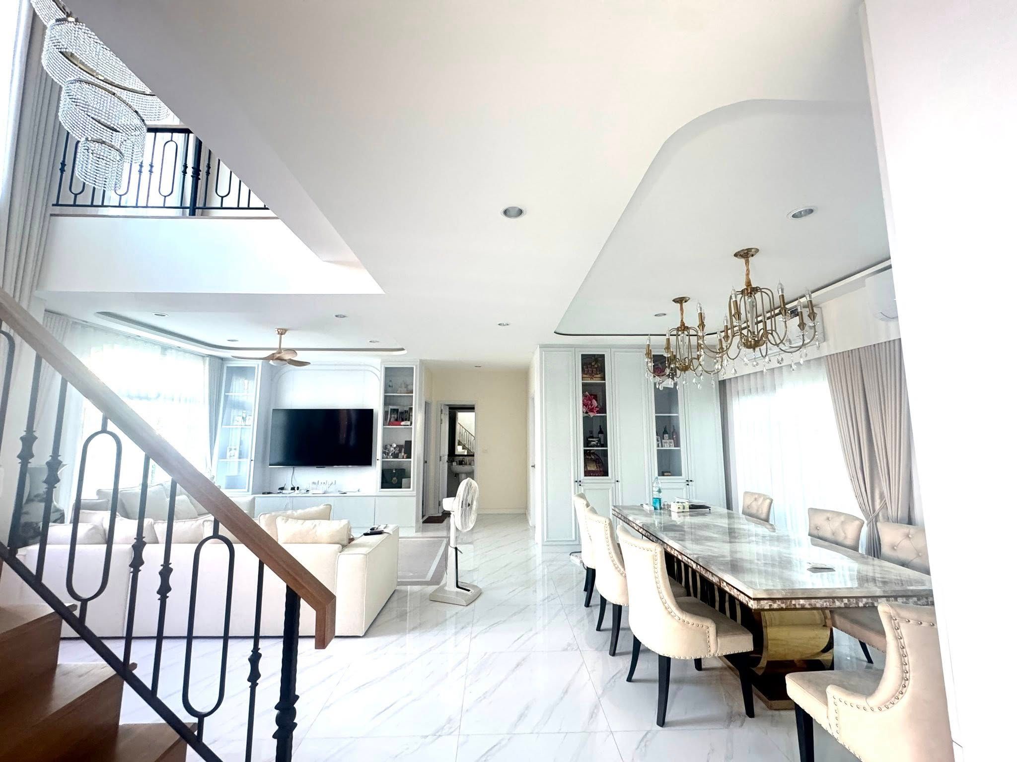 5 卧室 独立房屋 出售 在  - Image 3