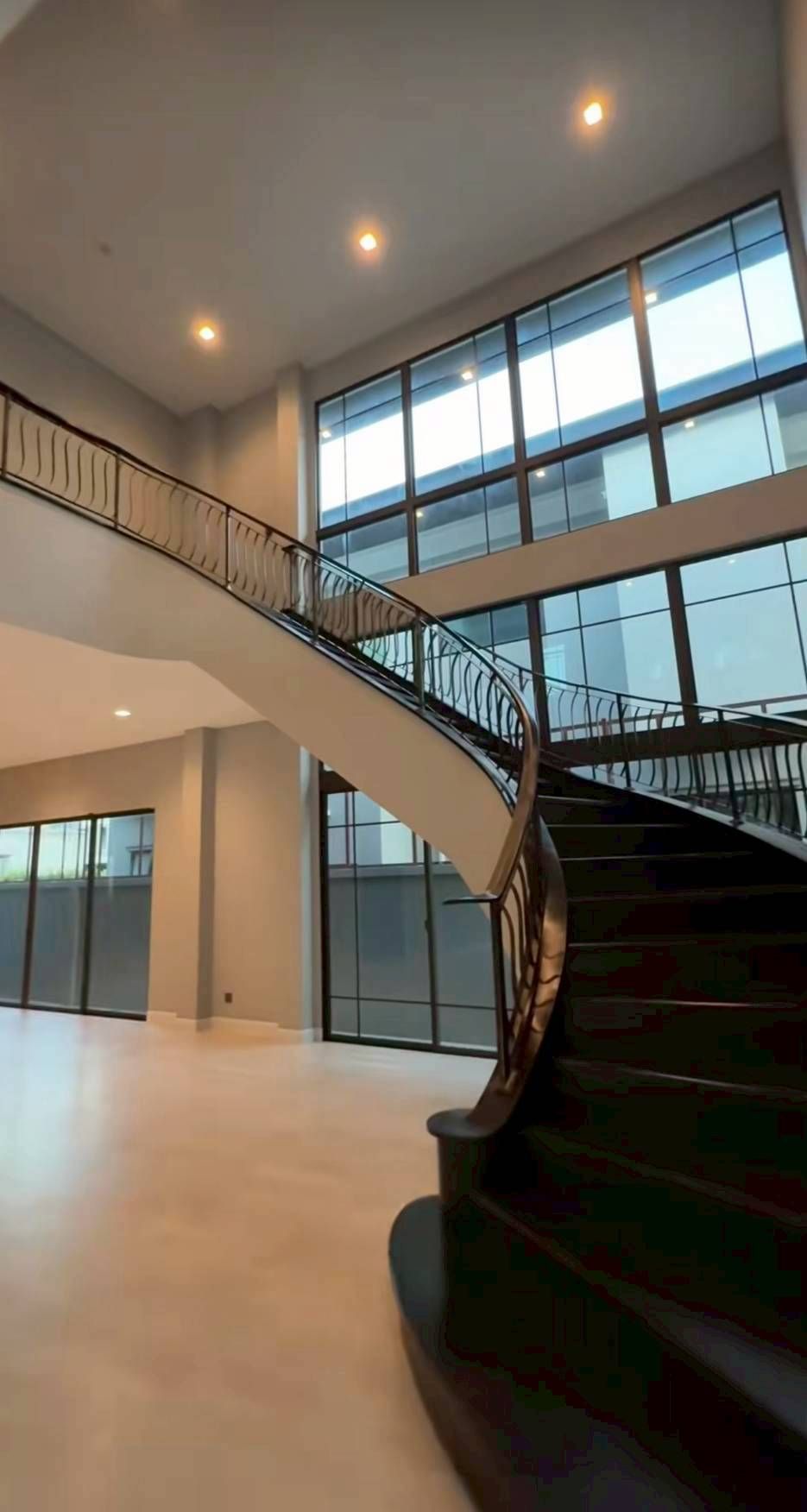 5 卧室 独立房屋 出售 在  - Image 12