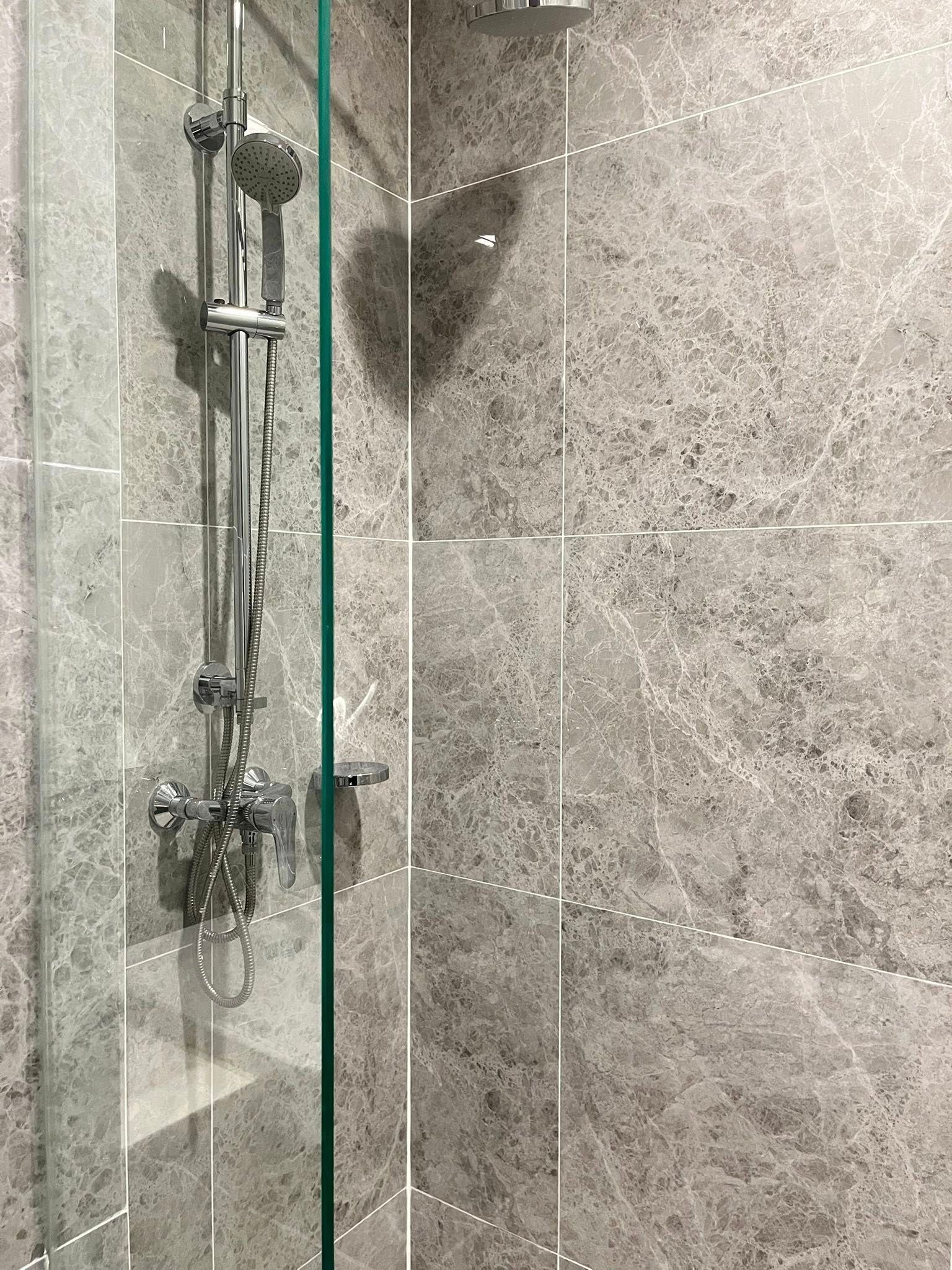 Noble Around Ari - Image 6