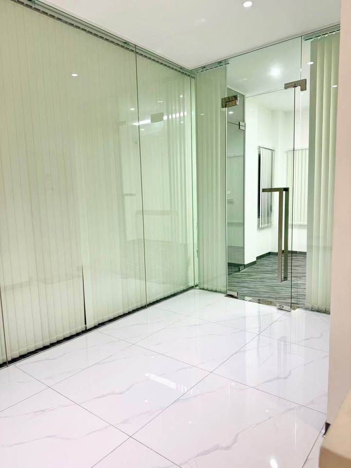 4 卧室 联排别墅 出租 在  - Image 6