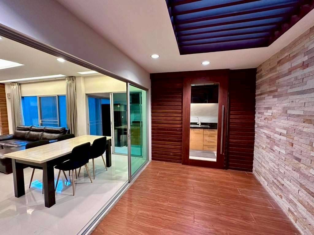 3 卧室 联排别墅 出租 在  - Image 3