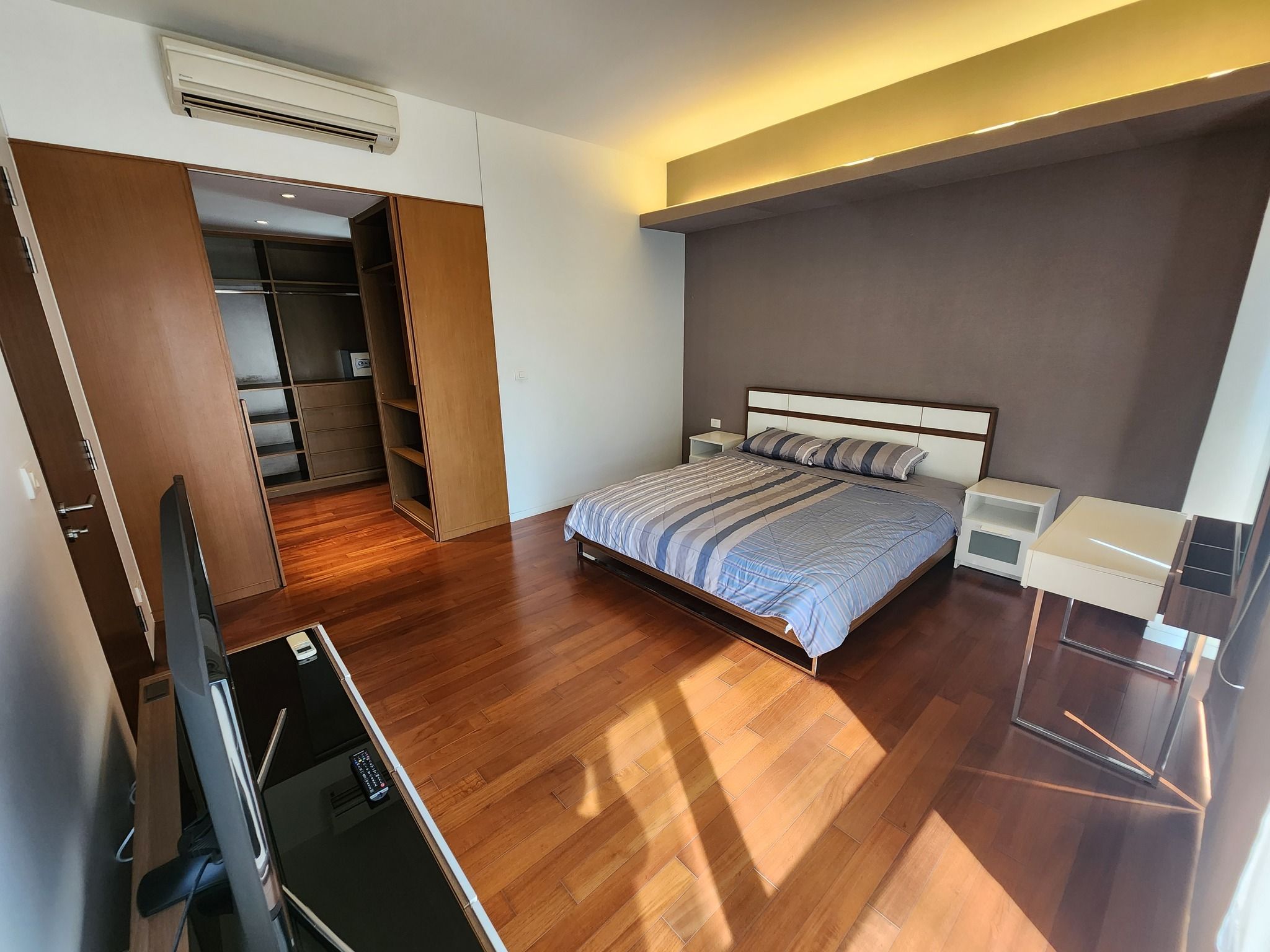 Hansar Rajdamri - Image 11