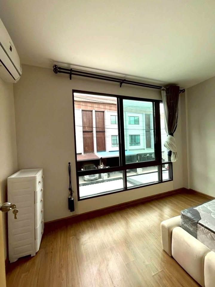 4 卧室 联排别墅 出租 在  - Image 26