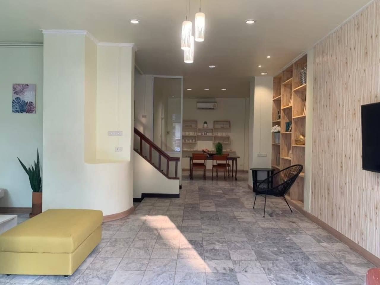 4 Bedroom Townhouse For Rent in Wang Mai, Pathum Wan, Bangkok - Image 3