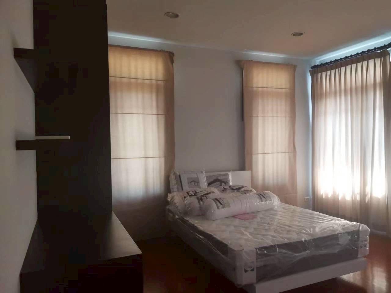 Narasiri Phatthanakan-Srinakarin - Image 4