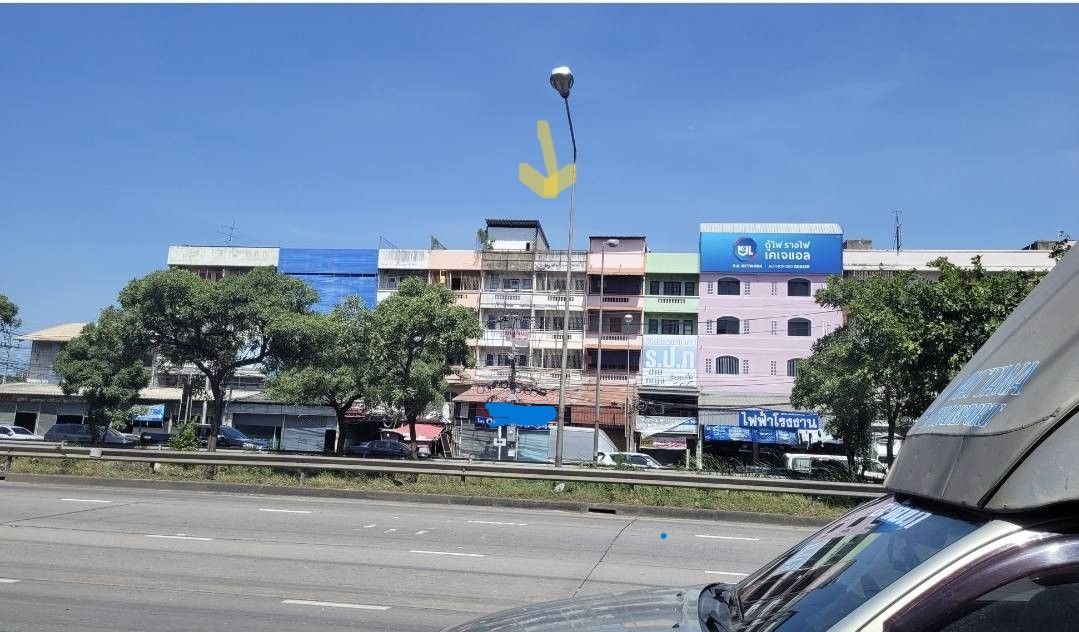 3 Bedroom Townhouse For Sale in Bang Mueang, Mueang Samut Prakan, Samut Prakan - Image 2