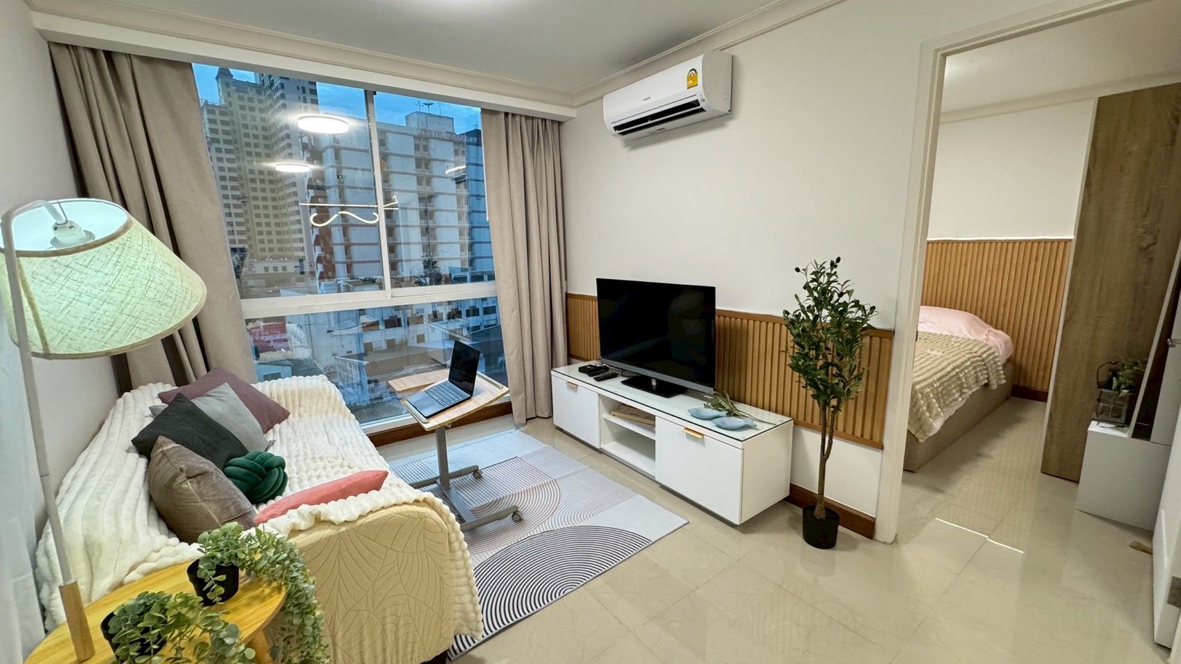 ชาโตว์ อิน ทาวน์ พหลโยธิน 11 - Image 1