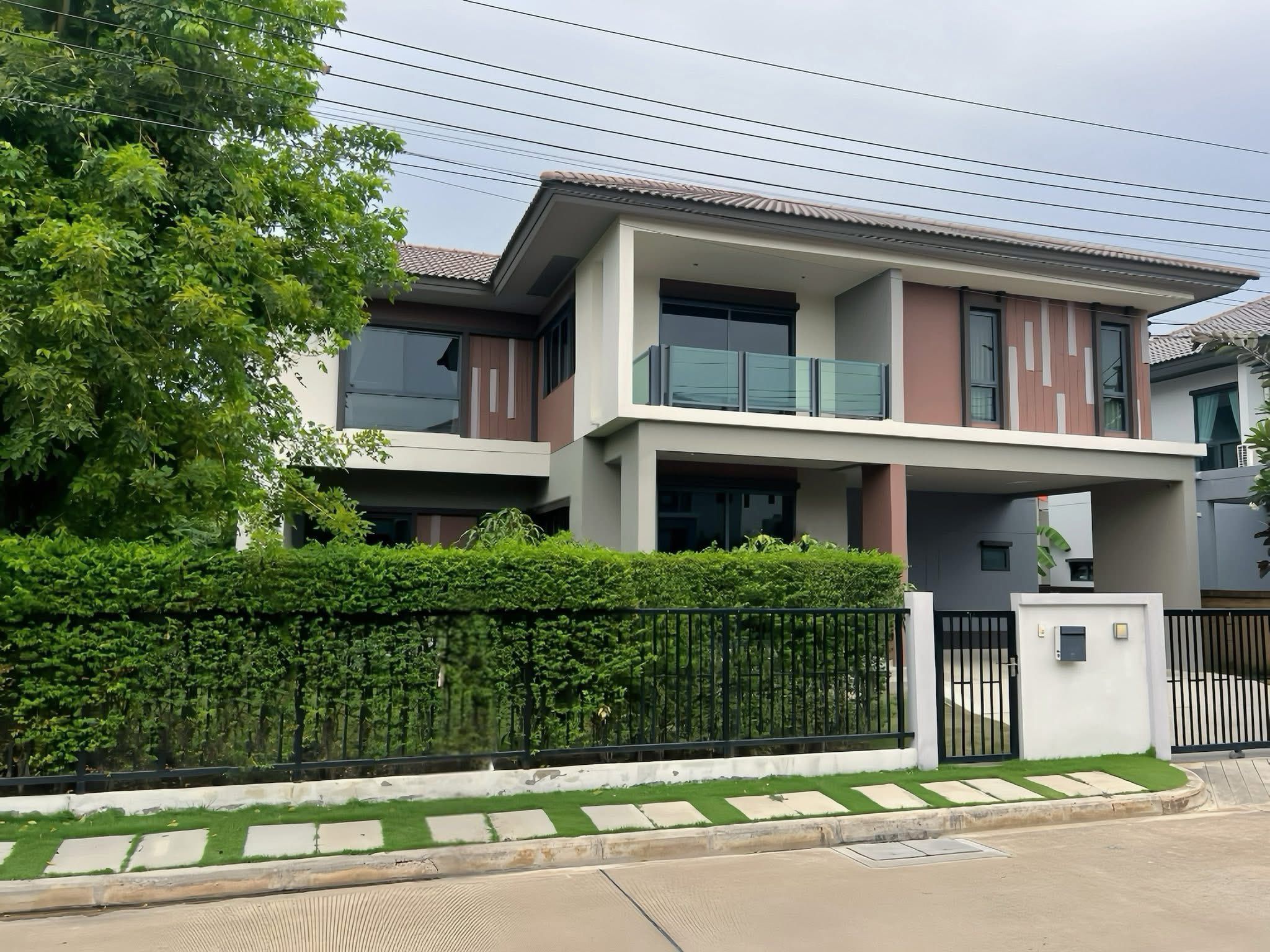 Burasiri Wongwaen-Onnut - Image 1