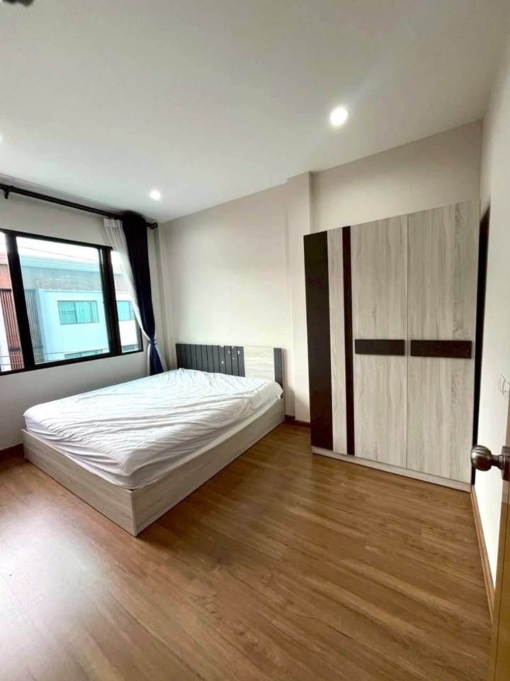 4 卧室 联排别墅 出租 在  - Image 8