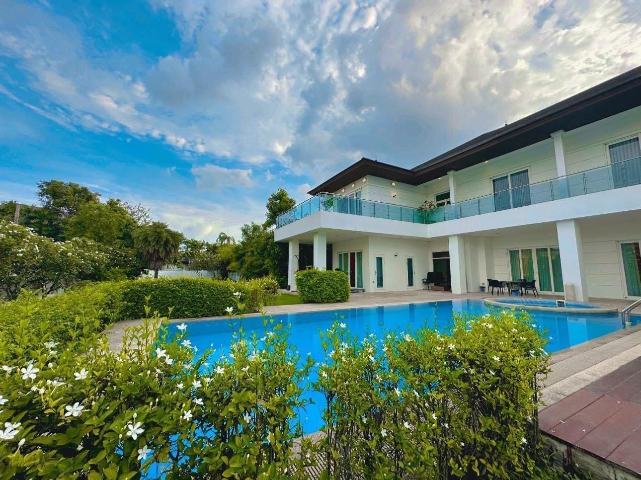 7 卧室 独立房屋 出租 在  - Image 2