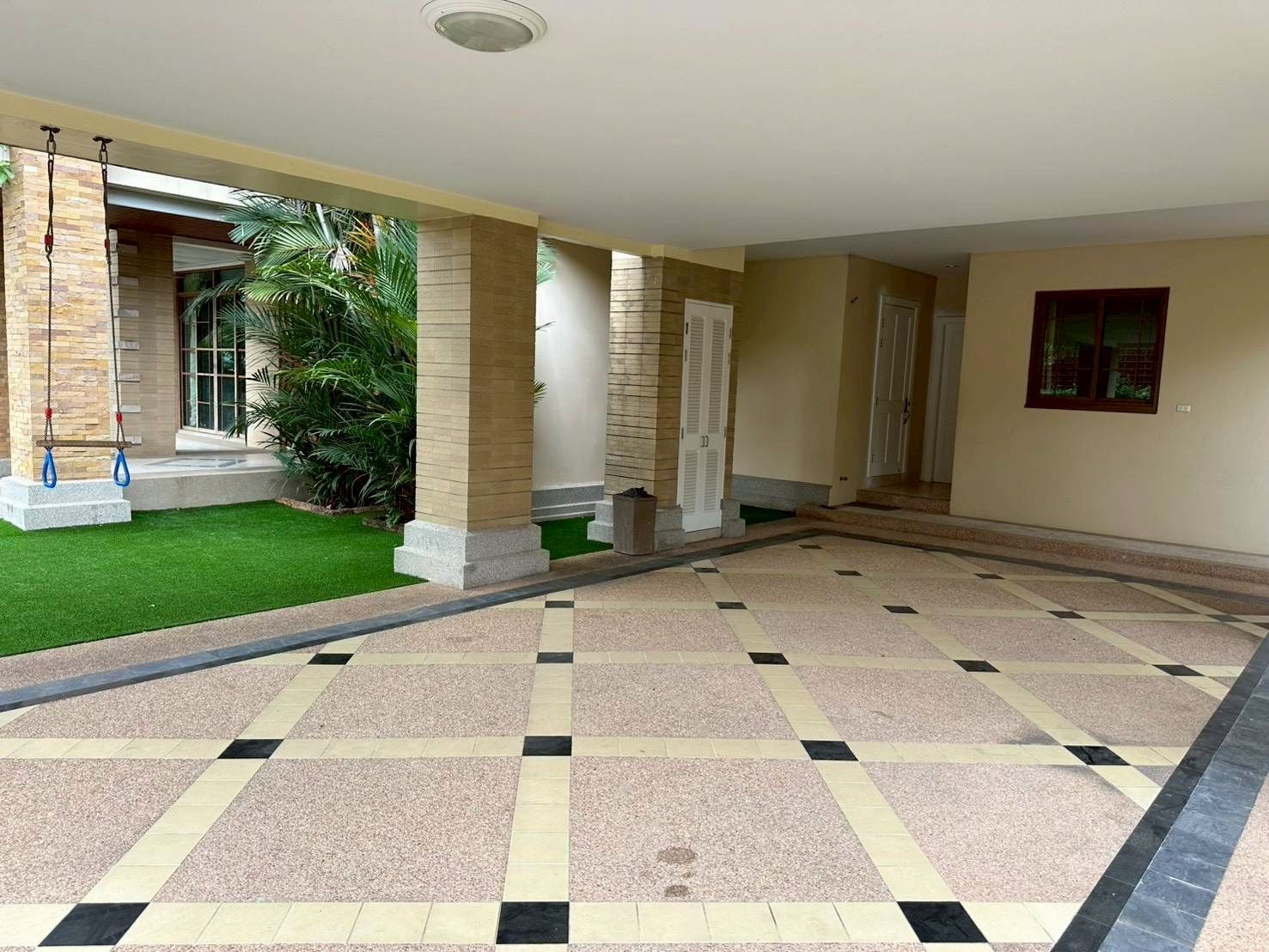 Narasiri Phatthanakan-Srinakarin - Image 6