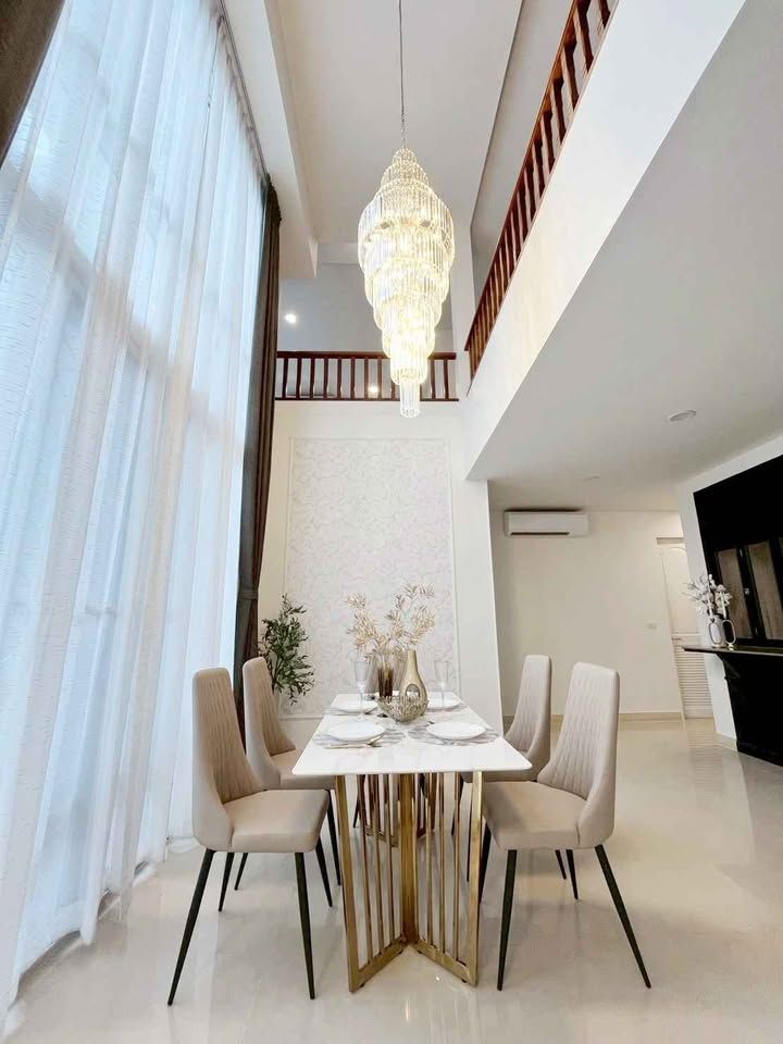 6 卧室 独立房屋 出租 在  - Image 5