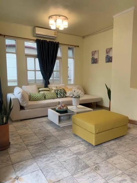 4 Bedroom Townhouse For Rent in Wang Mai, Pathum Wan, Bangkok - Image 4
