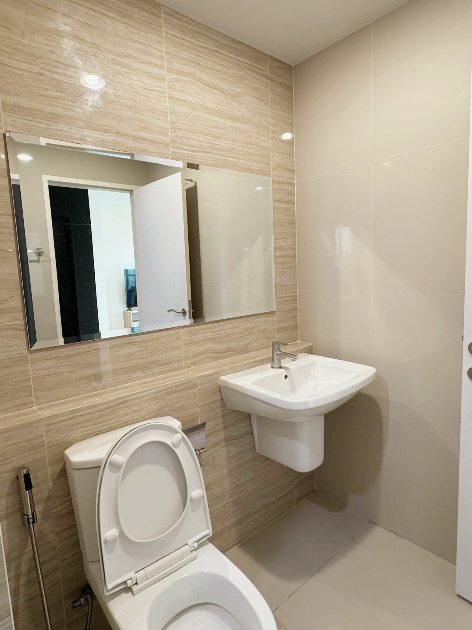 1 Bedroom Condo For Sale in Samrong Nuea, Mueang Samut Prakan, Samut Prakan - Image 9
