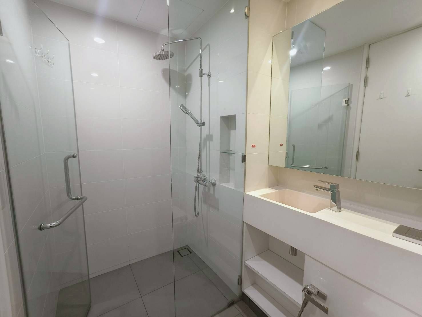 2 卧室 公寓 出租 在  - Image 11