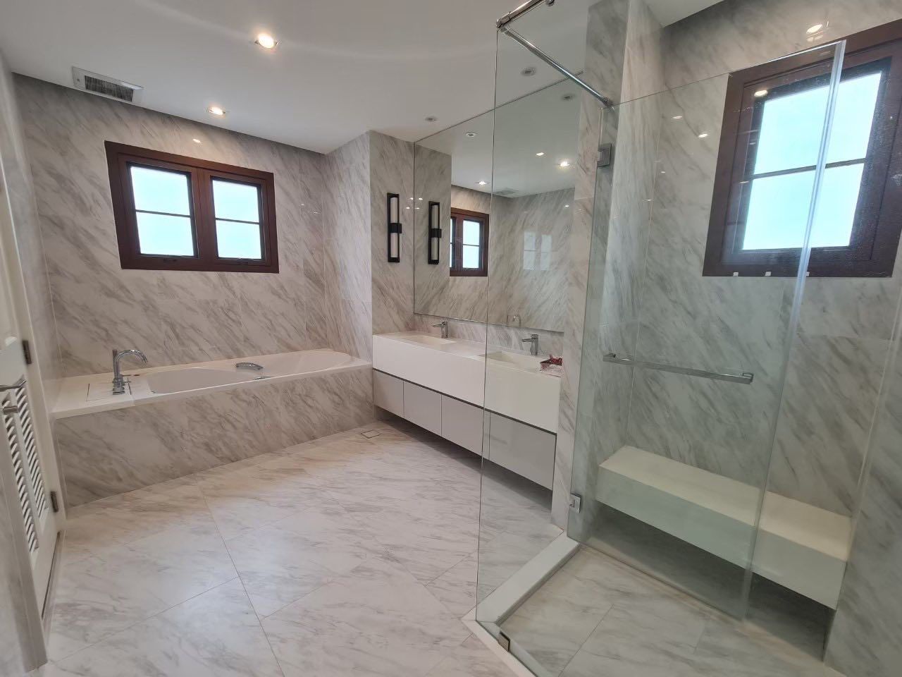 Narasiri Phatthanakan-Srinakarin - Image 5