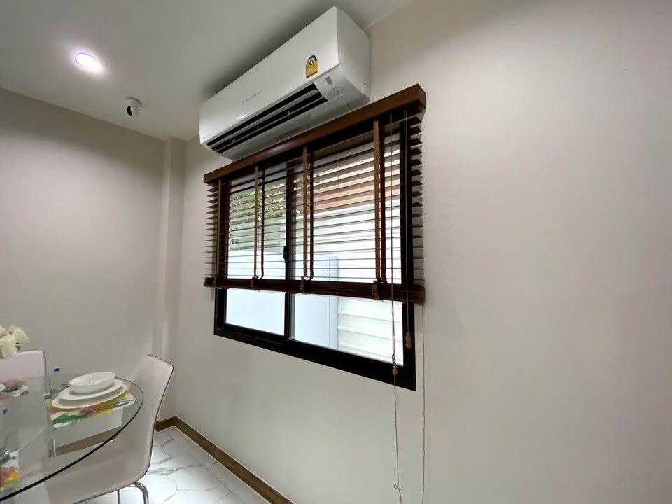 4 卧室 联排别墅 出租 在  - Image 12