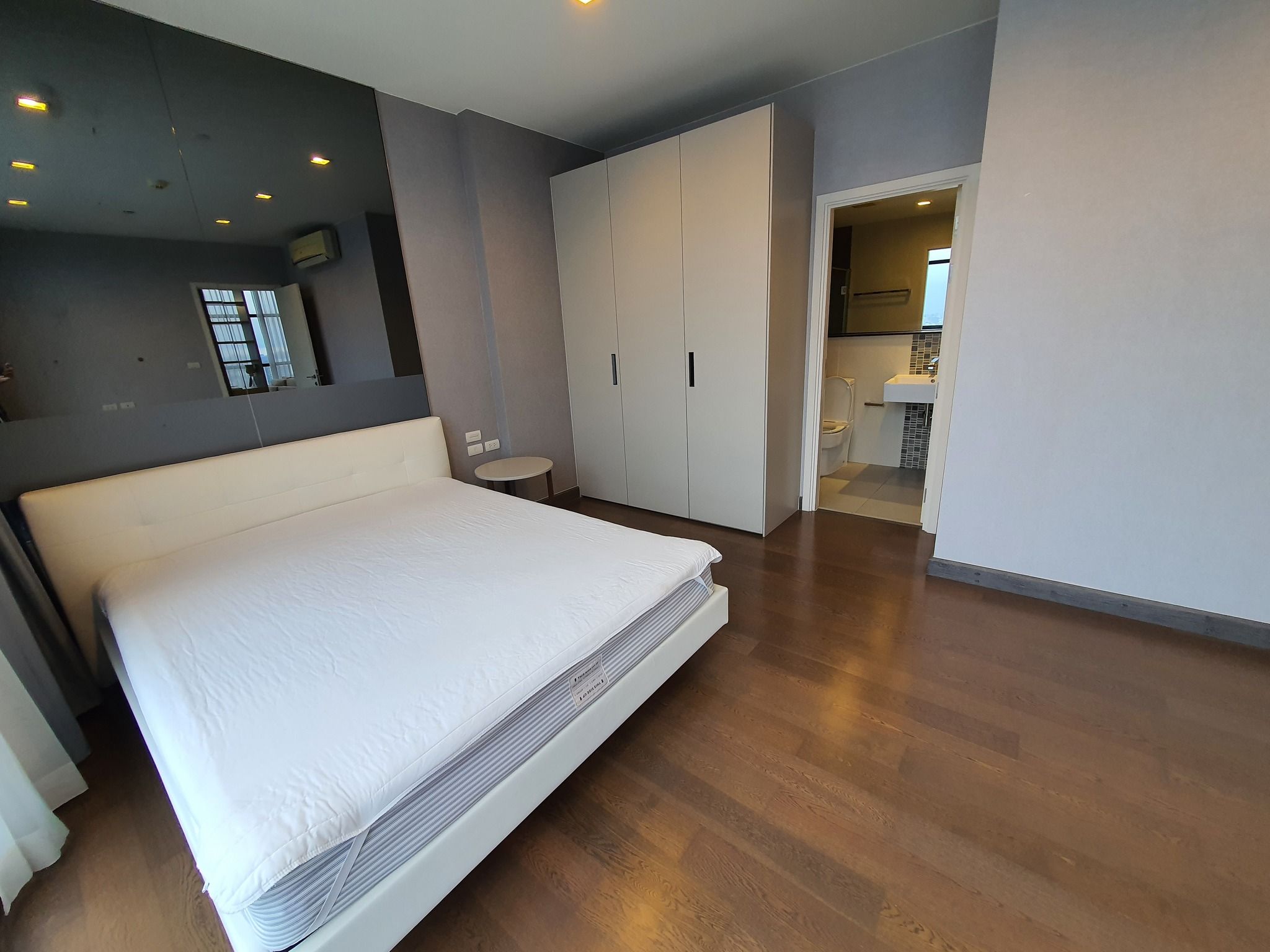 เออร์บาโน่ แอบโซลูท สาทร-ตากสิน - Image 18