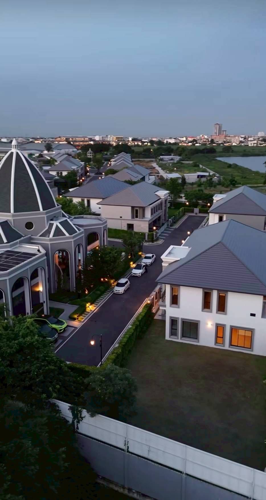 5 卧室 独立房屋 出售 在  - Image 14