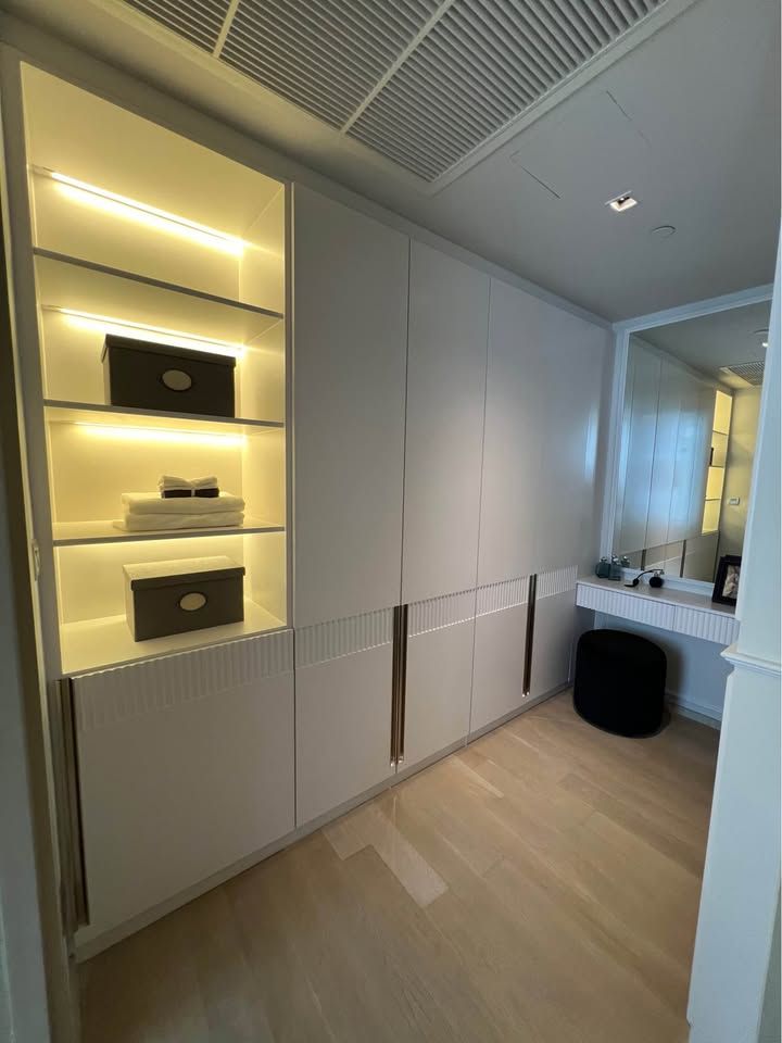 Ashton Silom - Image 14