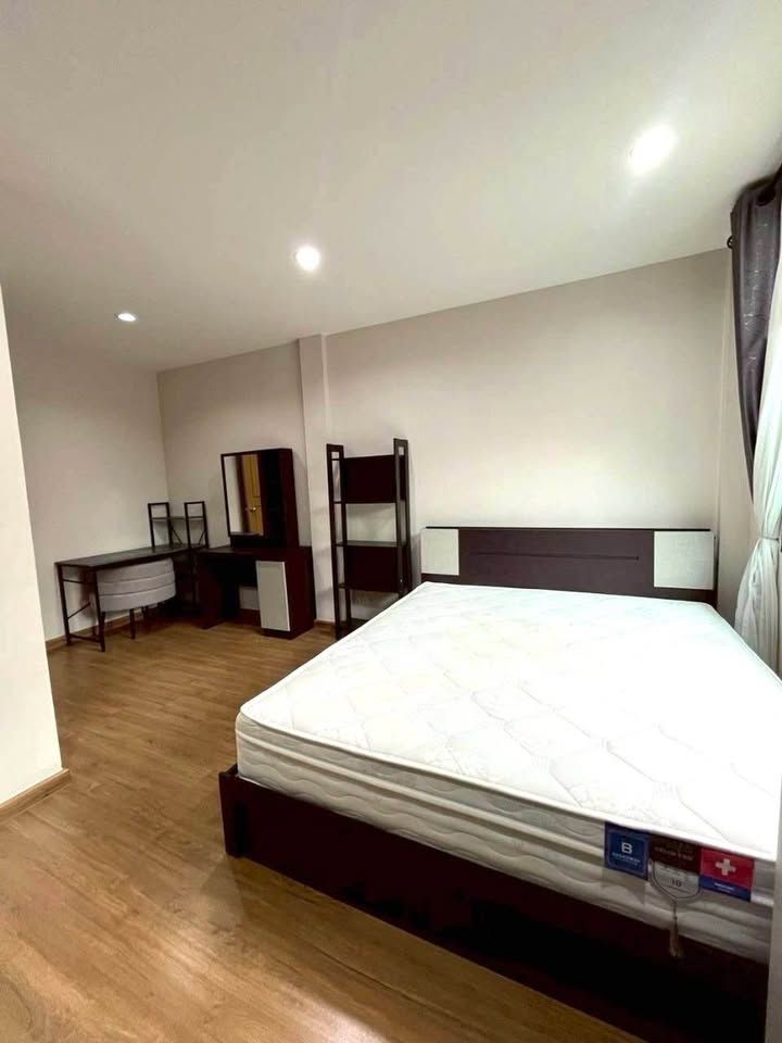 4 卧室 联排别墅 出租 在  - Image 29