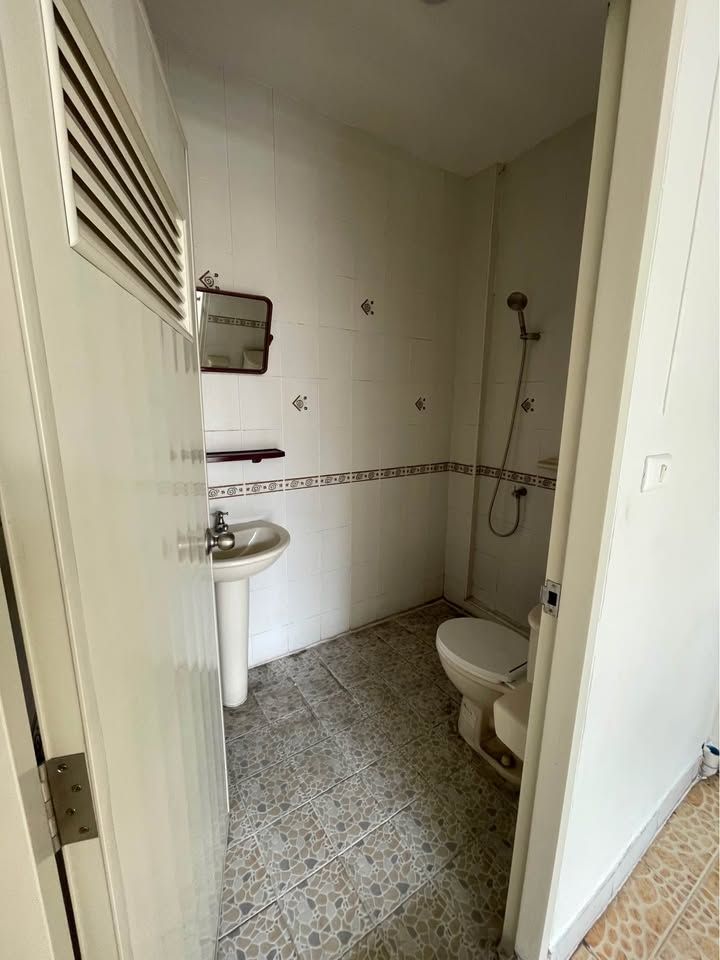  Building For Rent in Rong Mueang, Pathum Wan, Bangkok - Image 12