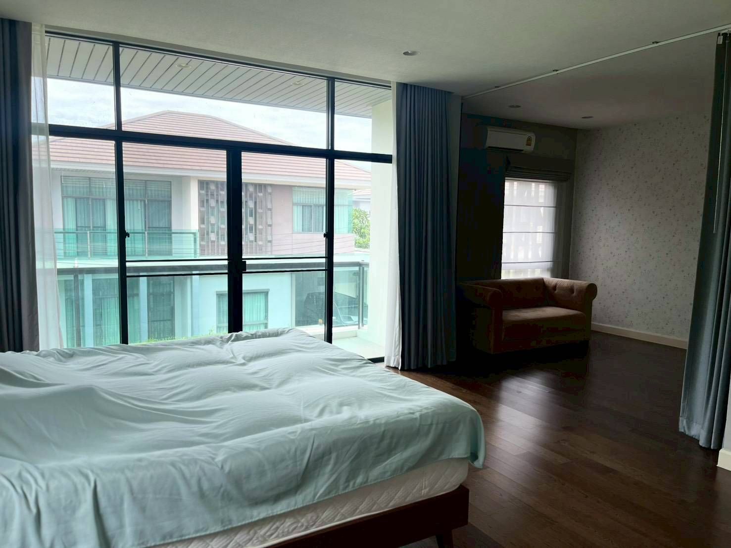 4 卧室 独立房屋 出售 在  - Image 11