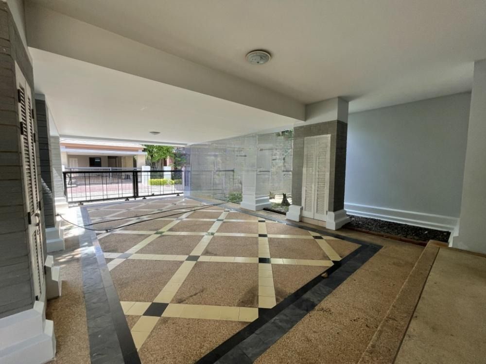 Narasiri Phatthanakan-Srinakarin - Image 4