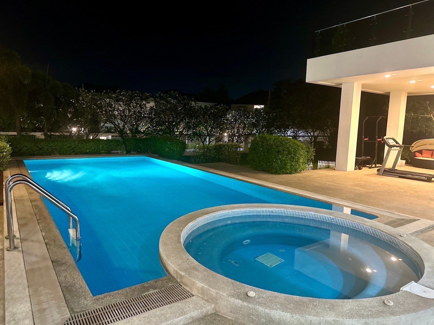 7 卧室 独立房屋 出租 在  - Image 6