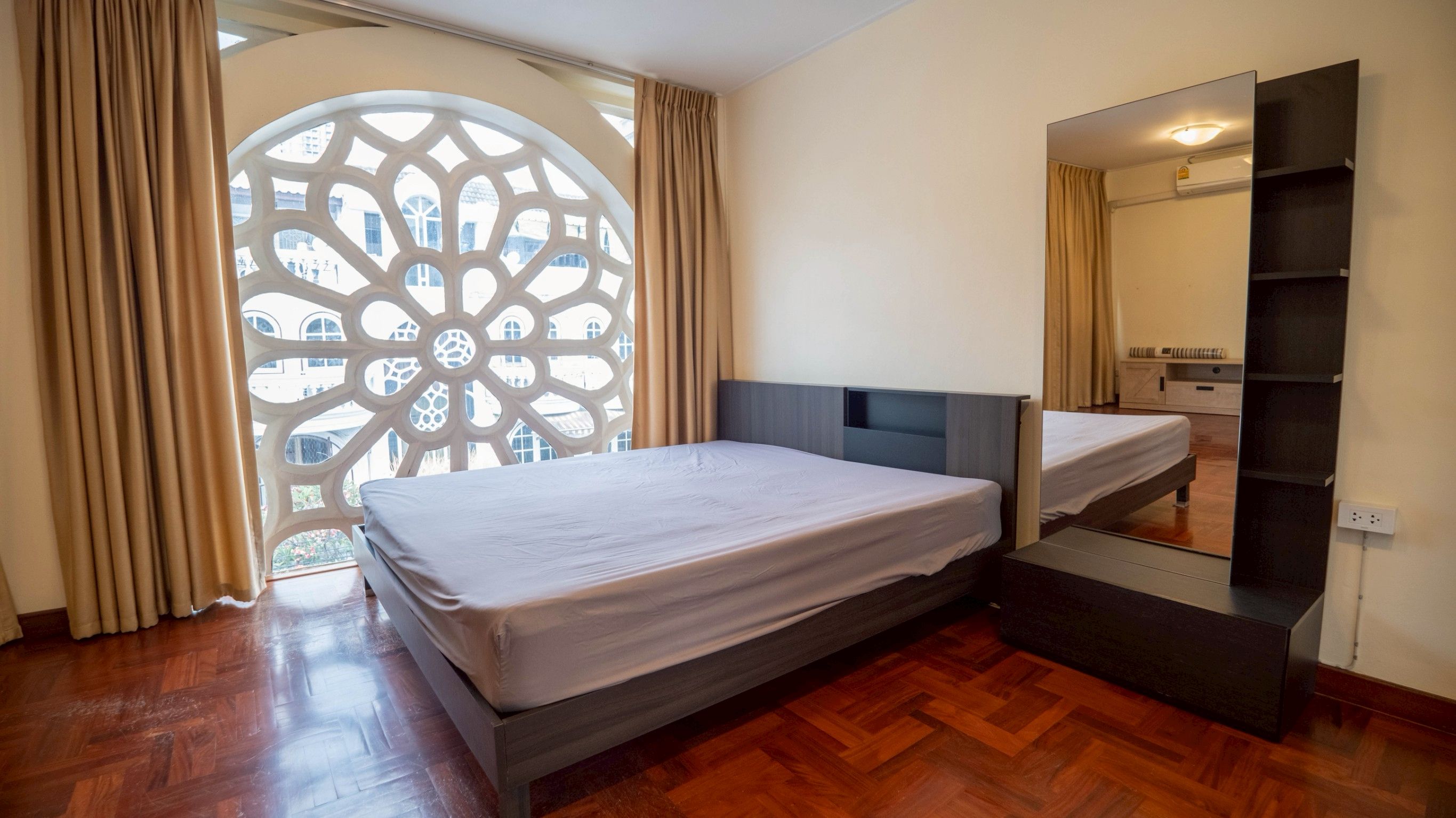 5 卧室 联排别墅 出租 在  - Image 14