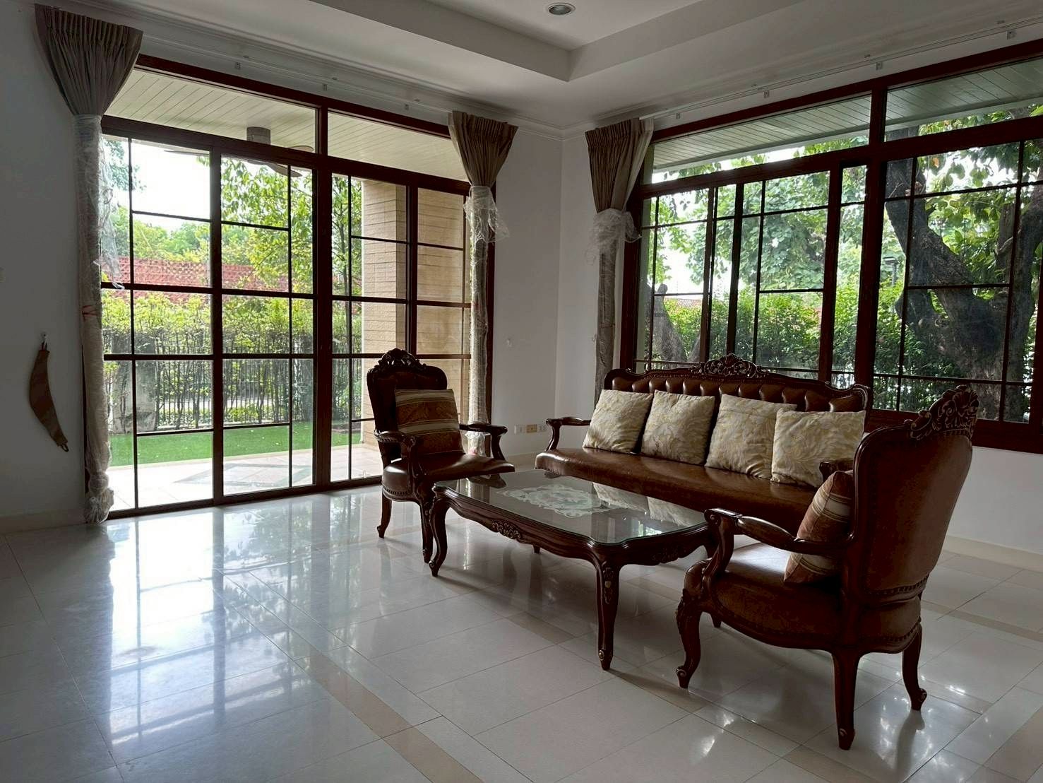 Narasiri Phatthanakan-Srinakarin - Image 1