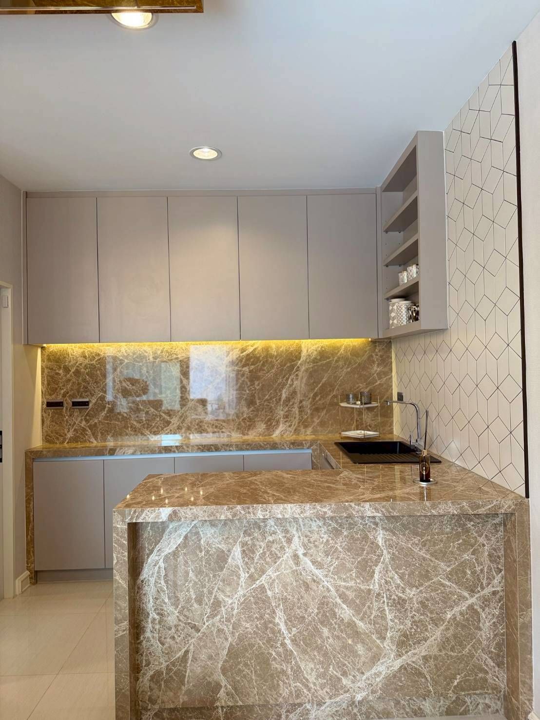 Blue Lagoon 2 - Image 8