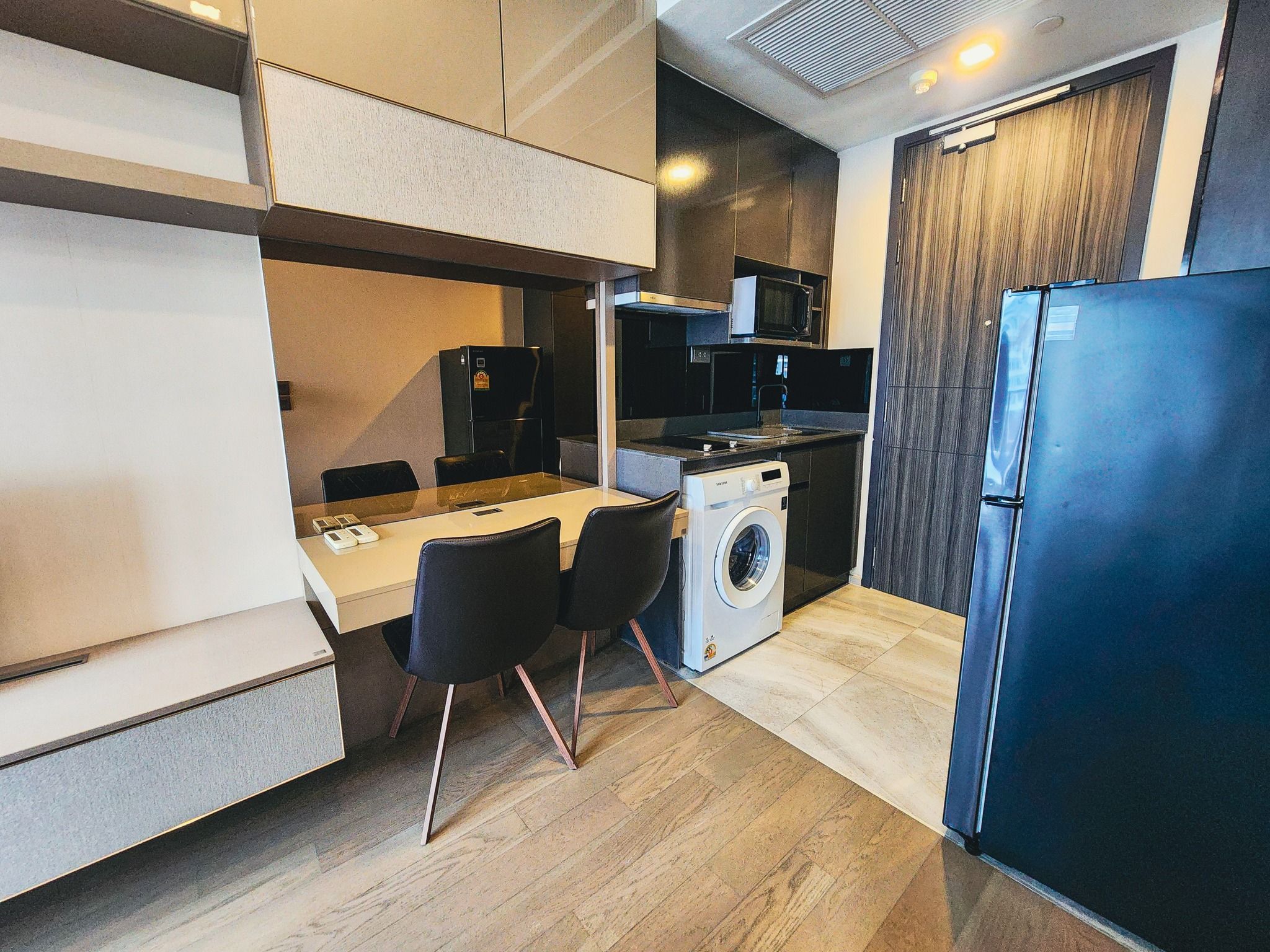 Ashton Asoke - Image 3